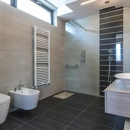 וילה Villa Del Sasso Cremia Lakefront Villa With Jacuzzi And Pool