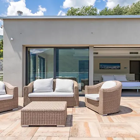 וילה Villa Del Sasso Cremia Lakefront Villa With Jacuzzi And Pool *