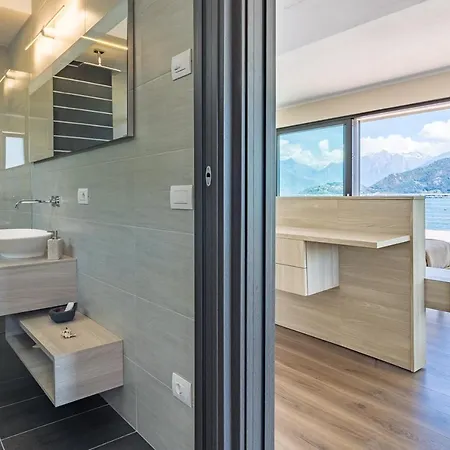 Villa Del Sasso Cremia Lakefront Villa With Jacuzzi And Pool וילה *